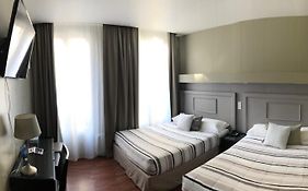 Hotel Cosmotel Marais Republique Paris